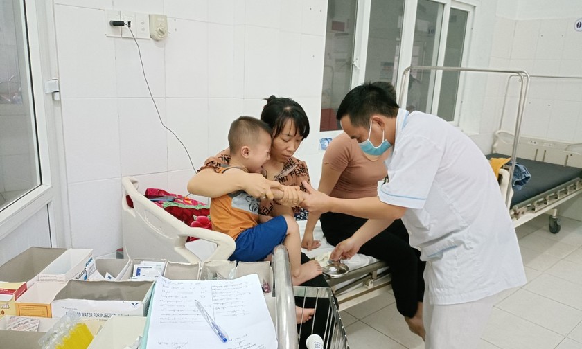 Điều trị một bệnh nhi thủy đậu tại Đắk Lắk.