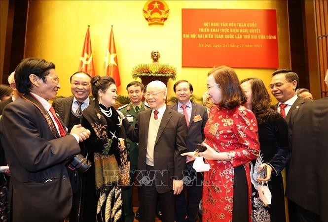 Tổng Bí thư Nguyễn Phú Trọng với các đại biểu dự Hội nghị Văn hóa toàn quốc tháng 11/2021. (Ảnh TTXVN)