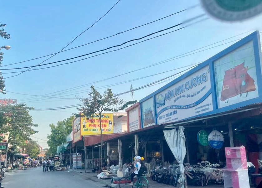 Một góc chợ Vĩnh Trà (thị trấn An Bài, huyện Quỳnh Phụ, tỉnh Thái Bình).