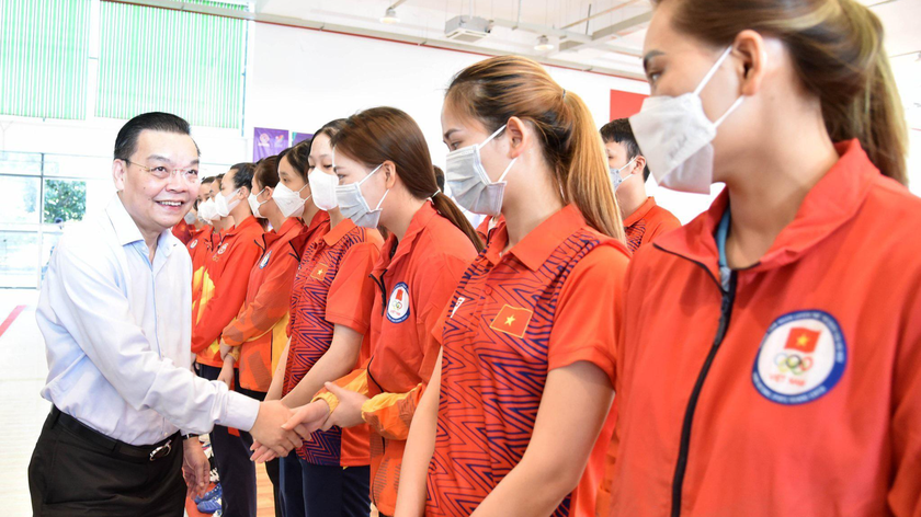 Chủ tịch UBND TP Hà Nội thăm động viên đội tuyển đấu kiếm Việt Nam dự SEA Games 31.