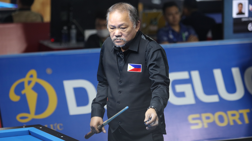 Huyền thoại Billiard - Efren Reyes thi đấu carom 1 băng tại SEA Games 31 (Ảnh: Minh Điền).