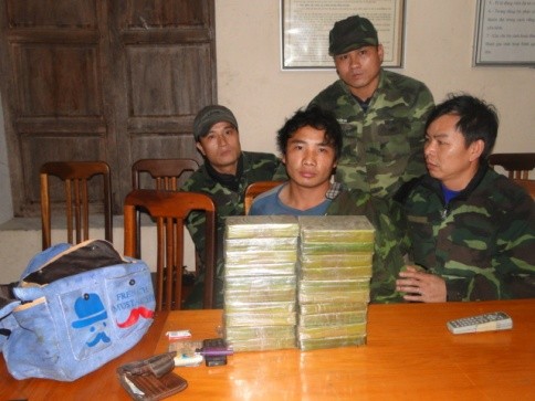 BĐBP Nghệ An: Bắt đối tượng vận chuyển 20 bánh heroin
