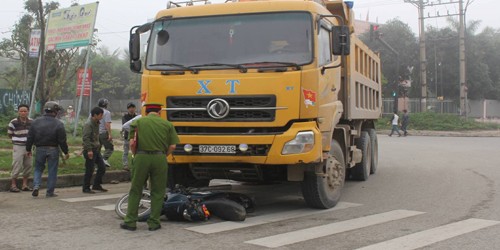 Nghệ An: Ô tô tải đâm vào xe máy, nạn nhân không qua khỏi