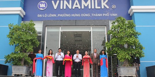 Vinamilk khai trương điểm bán hàng Tự hào hàng Việt Nam” tại Nghệ An