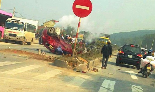 Hiện trường vụ tai nạn liên hoàn trên Quốc lộ 1A