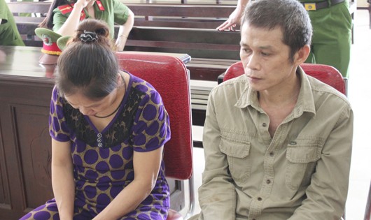 Hai vợ chồng Sơn và Oanh dẫn nhau vào tù vì buôn heroin.