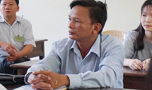 Thí sinh Nguyễn Xuân Hồng 53 tuổi tại phòng thi môn Văn sáng 22/6.