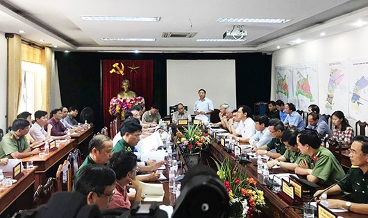 Lãnh đạo Hà Tĩnh báo cáo Thủ tướng Nguyễn Xuân Phúc thiệt hại của cơn bão số 10 trên địa bàn