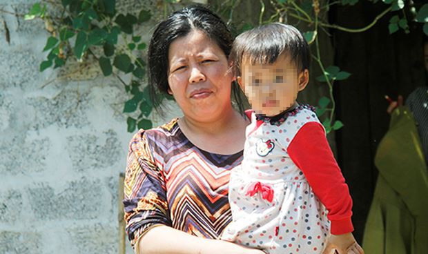 Chị Yến sau 18 năm mất tích trở về nhà cùng cô con gái thứ hai. 