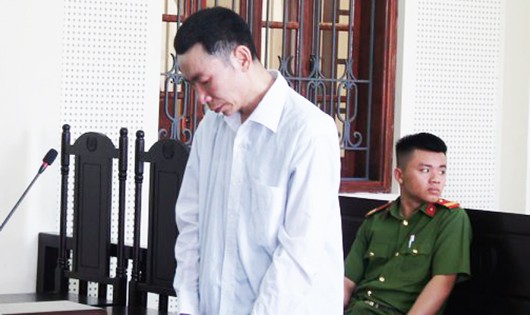 Phan Công Hoài nhận 15 năm tù vì một phút nóng giận đoạt mạng người khác.