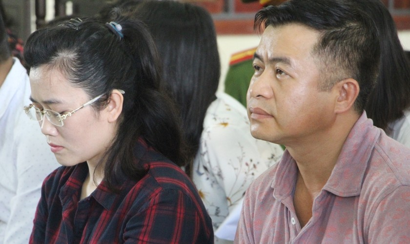 Nguyễn Thị Lam và Đặng Đình Hồng tại phiên xét xử.