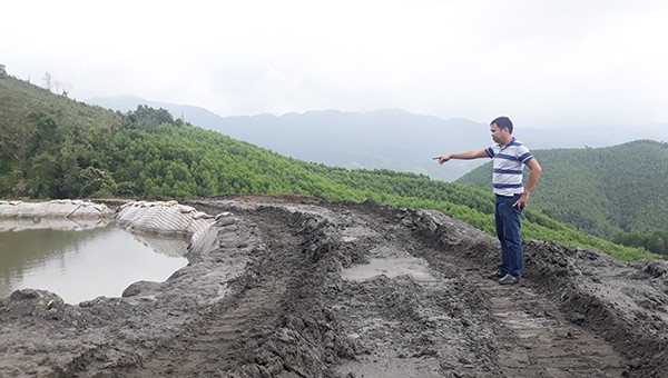 Bãi bùn thải của Cty khoáng sản Hà An - đơn vị duy nhất còn hoạt động trong số 4 mỏ tại khu vực núi Lan Toong.