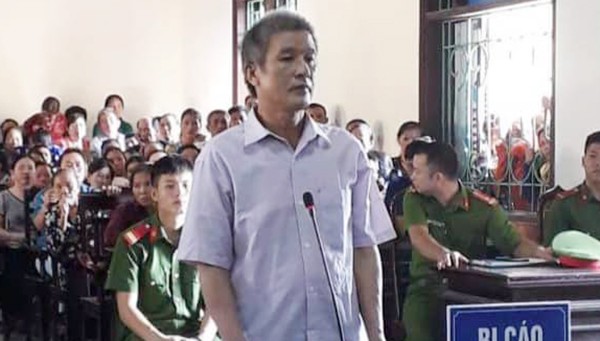 Nguyễn Trọng Đoàn tại phiên tòa nhận 8 năm tù giam cho tội danh của mình. 