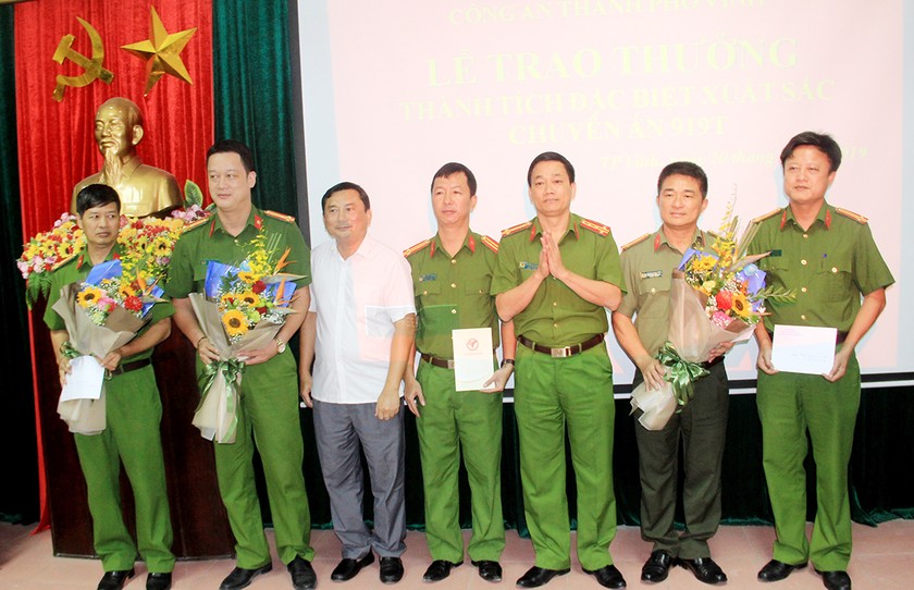 Bộ Công an, Công an tỉnh Nghệ An và UBND TP Vinh khen thưởng Ban chuyên án.