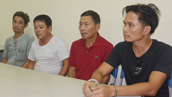 4 đối tượng được dẫn giải về Nghệ An để thụ án sau nhiều năm lẩn trốn.