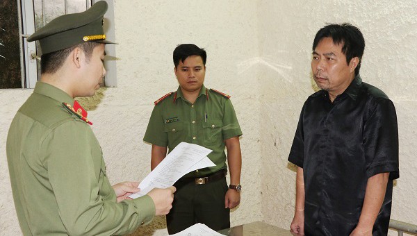 Cơ quan An ninh điều tra đọc quyết định khởi tố, tạm giam đối tượng Nguyễn Minh Cầm.