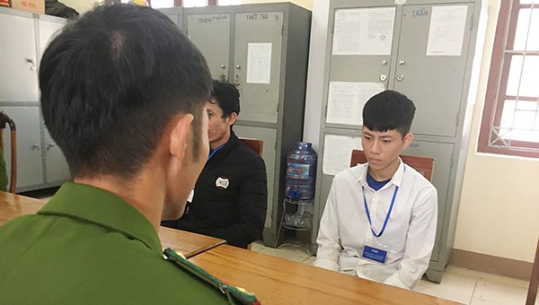 Hoàng Minh Phong đâm nam sinh bị thương chỉ vì mâu thuẫn trong quán karaoke