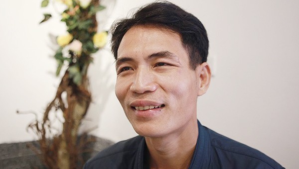 Thiếu tá Võ Văn Tuấn kể lại chuyện nhảy xuống sông cứu người.