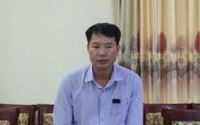 Bắt Trưởng phòng LĐ-TB&XH thị xã Hoàng Mai