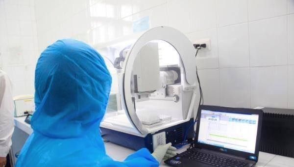 Hệ thống máy xét nghiệm SHPT tự động xét nghiệm virus SARS-CoV-2 được Bệnh viện Cửa Đông hỗ trợ  Trung tâm Kiểm soát bệnh tật tỉnh.