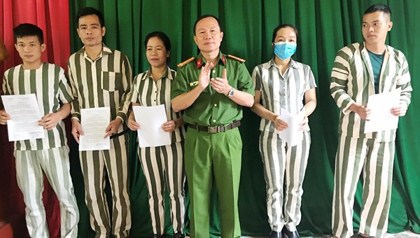 Các phạm nhân cải tạo tốt, có nhiều cố gắng trong quá trình thi hành án được giảm án phạt tù và tha tù trước thời hạn đợt 30/4 tại Hà Tĩnh.