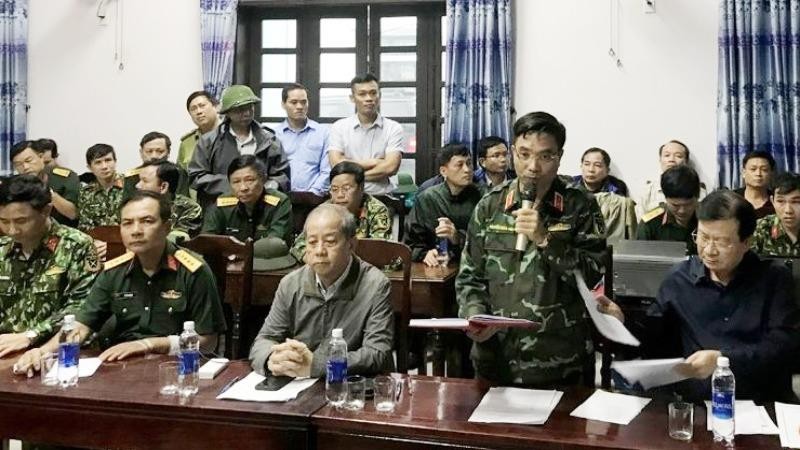 Trung tướng Tư lệnh Quân khu Nguyễn Doãn Anh triển khai phương án cứu hộ, cứu nạn cán bộ, chiến sĩ bị nạn và công nhân thủy điện Rào Trăng 3.