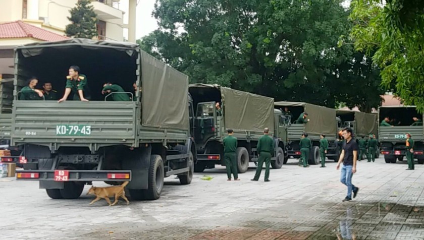 Đoàn xe từ Nghệ An vào Quảng Trị đón các liệt sĩ người Nghệ An thuộc Đoàn Kinh tế - Quốc phòng 337