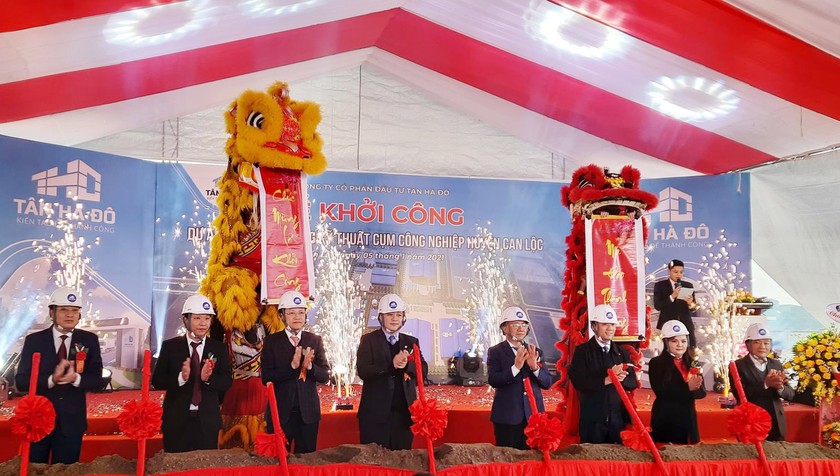 Lãnh đạo tỉnh tỉnh Hà Tĩnh cùng chủ đầu tư làm nghi thức động thổ cụm công nghiệp Can Lộc