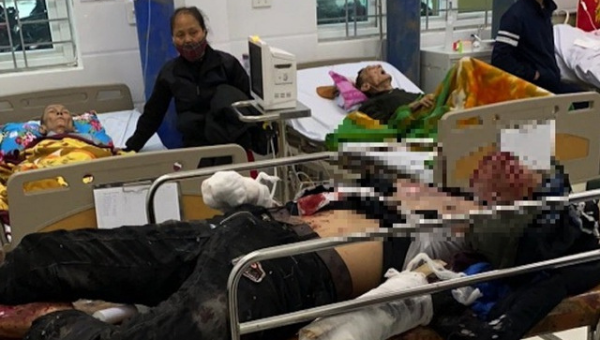 Em P.Đ.H bị thương nặng được đưa đến Trung tâm Y tế huyện Nam Đàn cấp cứu.