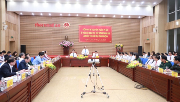 Thủ tướng Chính phủ Nguyễn Xuân Phúc làm việc với lãnh đạo tỉnh Nghệ An.