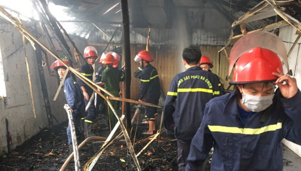 Hiện trường vụ cháy tại quán bánh canh cá lóc đường Hecman, phường Hưng Phúc, TP Vinh, Nghệ An. 