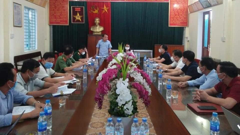 Giám đốc Sở Y tế Nghệ An họp khẩn với huyện Hưng Nguyên ngay sau khi xuất hiện 2 F0 cộng đồng. 