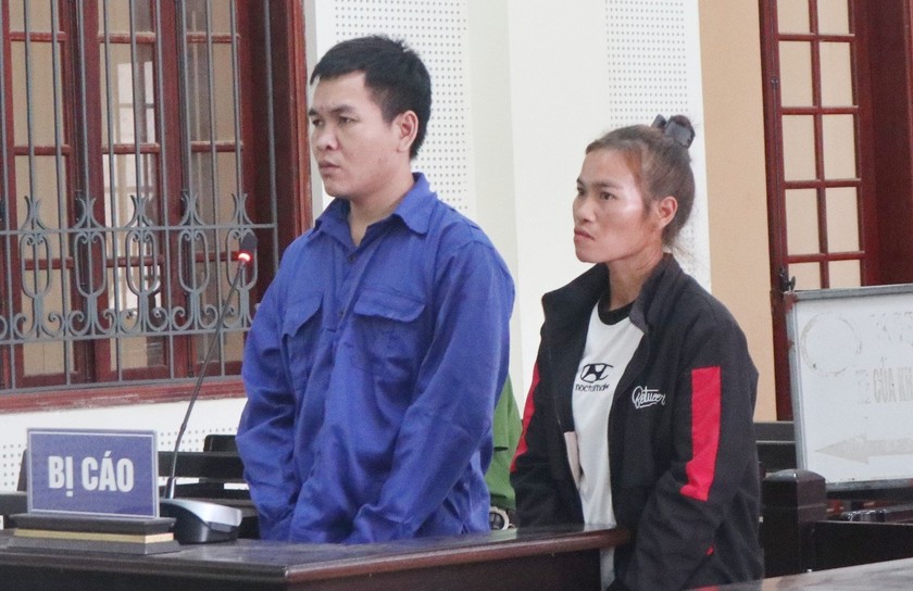 Hai anh em Lô Bún Ma và Lô Thị My tại phiên xét xử nhận mỗi người 5 năm tù. 