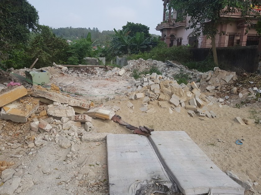 Pháp lý rắc rối vụ ủi sập nhà hàng xóm ở Nghệ An
