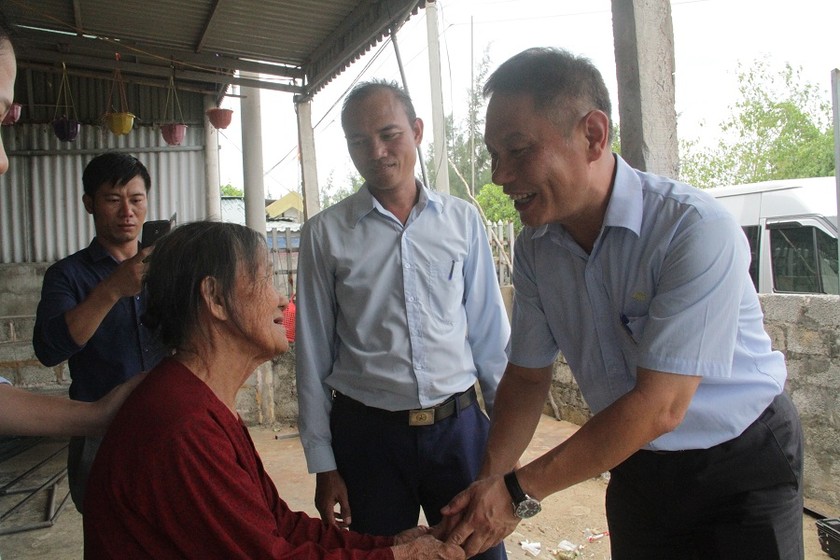 Formosa Hà Tĩnh thăm hỏi và trao 240 suất quà nhân ngày 27/7.