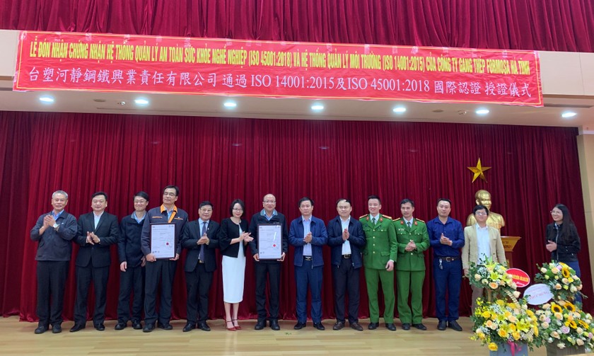 Formosa Hà Tĩnh đón nhận Chứng nhận Tiêu chuẩn quốc tế về môi trường và an toàn sức khỏe nghề nghiệp.
