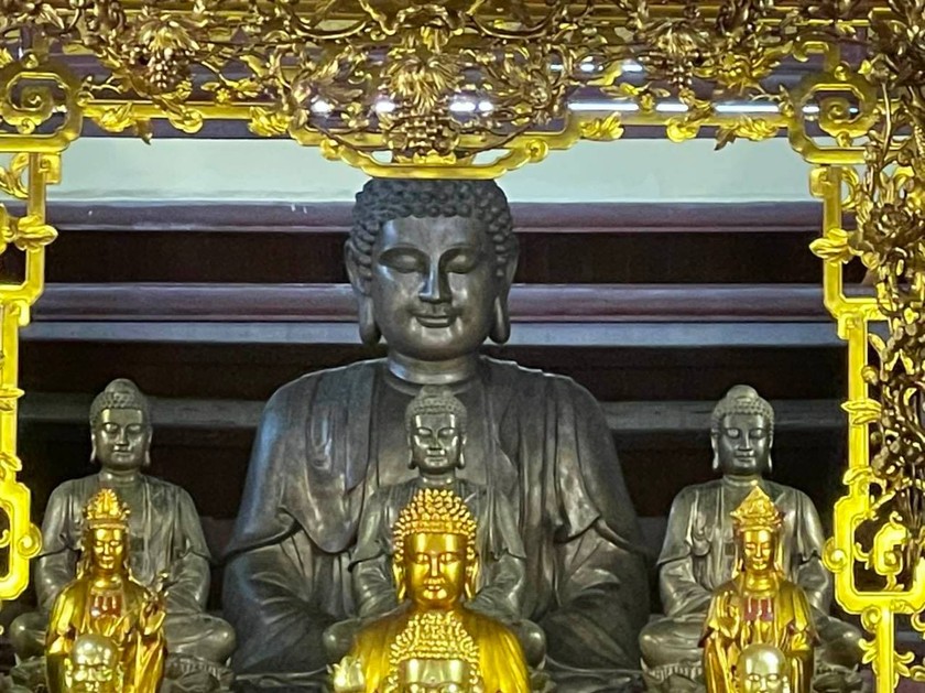 Chuẩn bị dát vàng tượng Phật chùa Thanh Lương