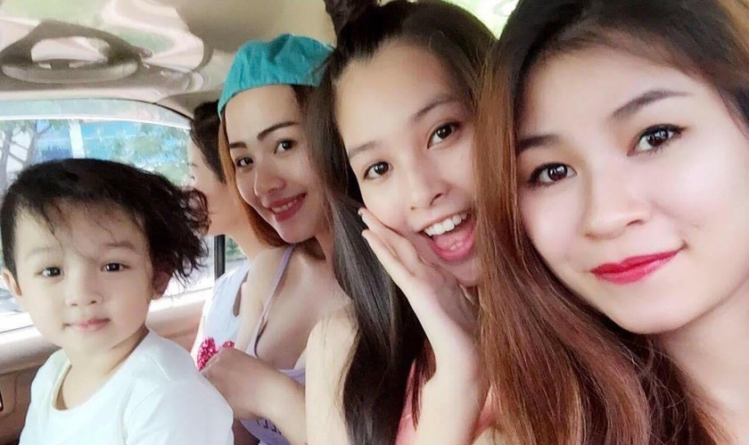 Hoa hậu Tiểu Vy với anh chị em trong gia đình