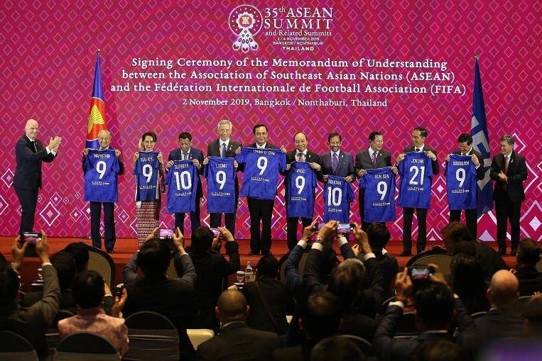 Lễ ký Bản ghi nhớ hợp tác giữa ASEAN và FIFA. 