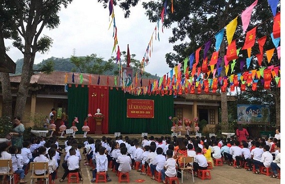 Các em học sinh trường tiểu học Phú Thanh, Thanh Hóa trong buổi khai giảng năm học mới.
