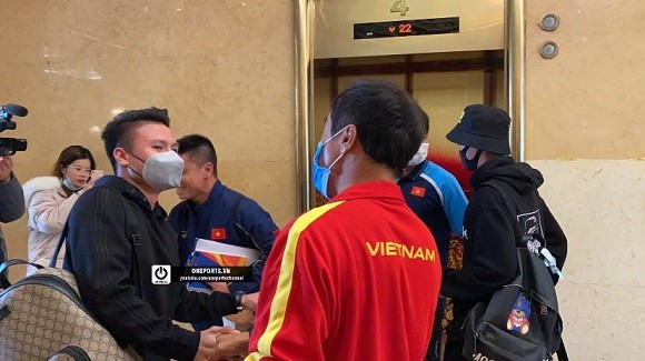 Quang Hải vui mừng gặp lại đồng đội trong đội tuyển Quốc gia.