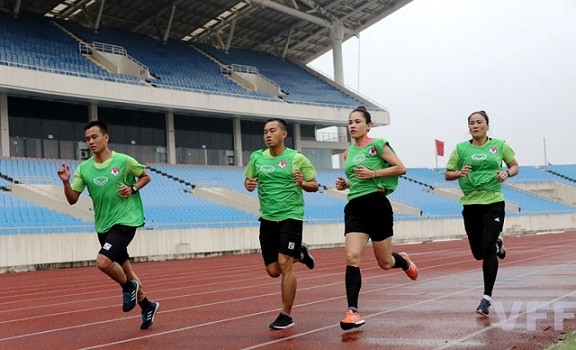 Trợ lý Hà Thị Phượng và Trịnh Thị Lệ Trinh là hai nữ trợ lý trọng tài Việt Nam đầu tiên vượt qua bài kiểm tra thể lực tại một giải đấu quốc gia chuyên nghiệp.

