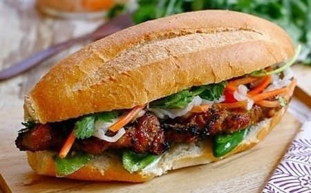 Bánh mì đường phố Sài Gòn được yêu thích không những ở Việt Nam mà có mặt ở nhiều quốc gia.