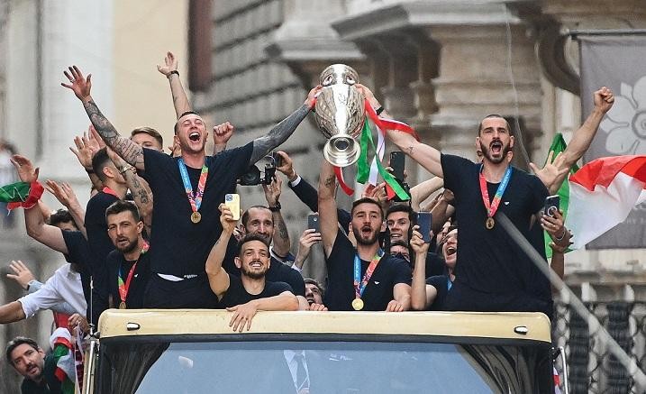 Italia dù không được đánh giá cao ở giải đấu này, nhưng họ càng đá càng hay và mang vinh quang về quê nhà