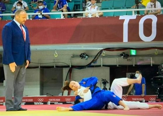Võ sĩ Thanh Thủy (áo trắng) không thể tạo nên bất ngờ cho Judo Việt Nam