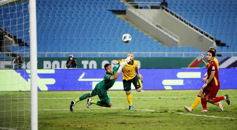 Mặt cỏ sân Mỹ Đình quá xấu trong trận Việt Nam gặp Australia tại Vòng loại thứ 3 World Cup 2022.