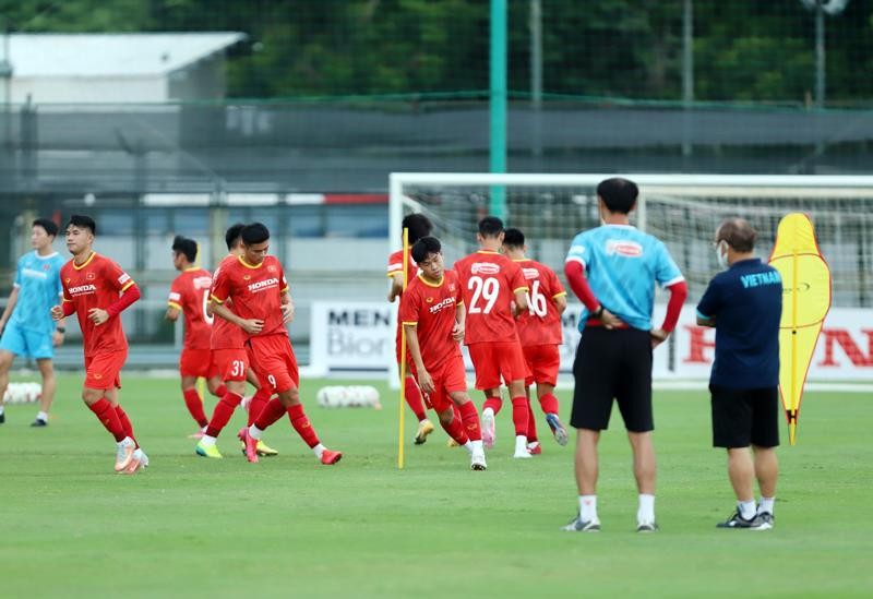 Các cầu thủ nỗ lực tập luyện để cạnh tranh vị trí trong đội hình tham dự Vòng loại U23 châu Á. 