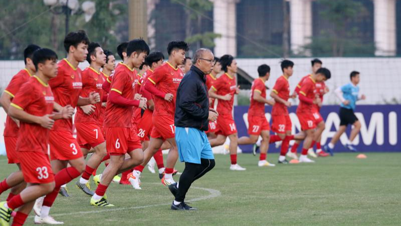 Đội tuyển Việt Nam tiếp tục tập luyện tại sân Trung tâm đào tạo bóng đá trẻ Việt Nam, chuẩn bị cho trận đấu lượt về gặp ĐT Ả rập Xê út