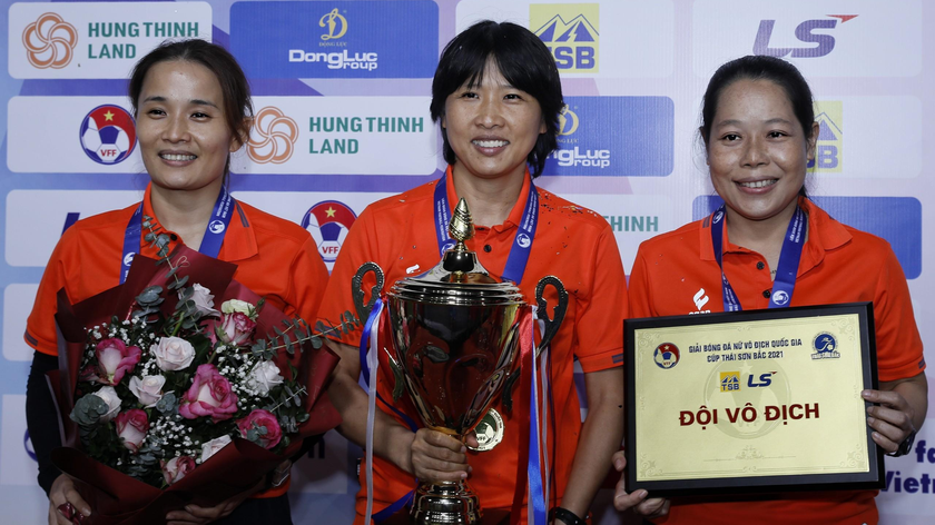 HLV Đoàn Kim Chi (CLB nữ TPHCM): “Năm nay thật sự rất đặc biệt, BHL không dám nghĩ đến chức vô địch” 