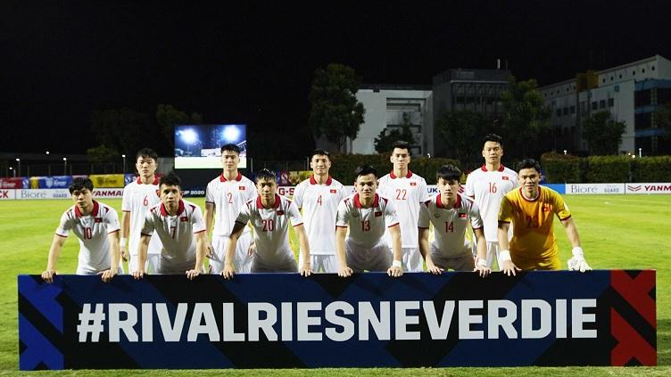 Phan Văn Đức có mặt trong đội hình xuất phát trong trận gặp đội tuyển Lào.